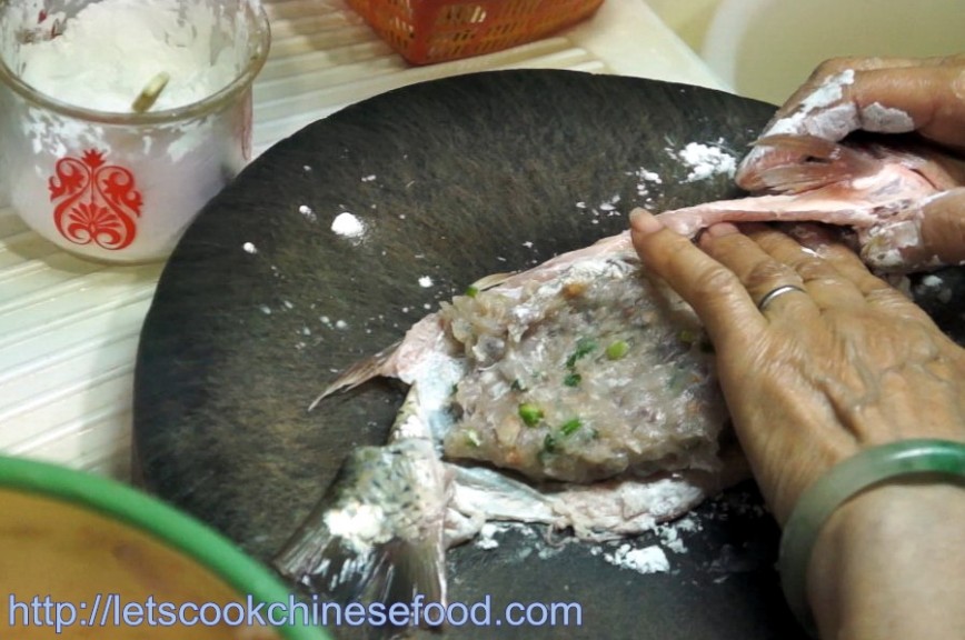 Chinese Recipe Deep Fried Stuffed Fish with Dried Winter Melon (中菜食譜