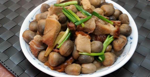 Pork with Straw Mushroom - 叉燒炒草菇 » Sybaritica