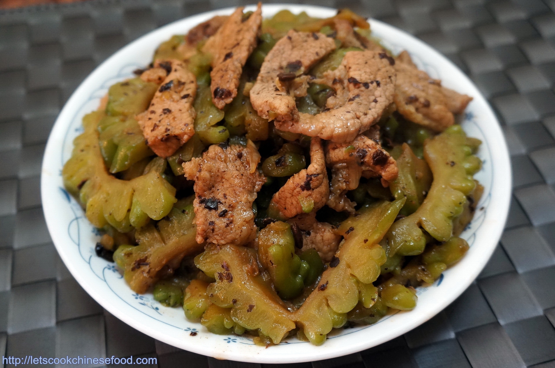 chinese-recipe-stir-fry-bitter-gourd-with-pork