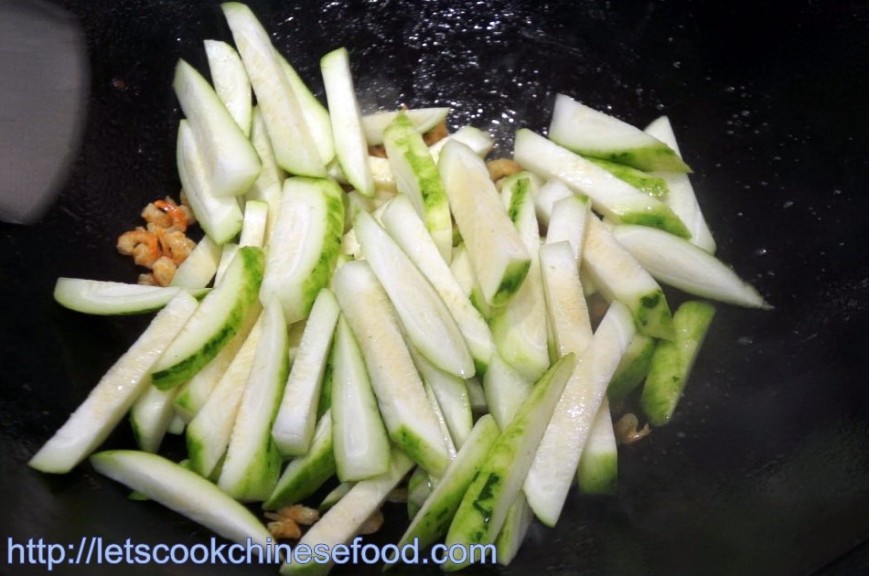 Chinese Recipe Stewed Fuzzy Melon with Asparagus Bean ( 中菜食譜：節瓜煮粉絲蝦米 ) .