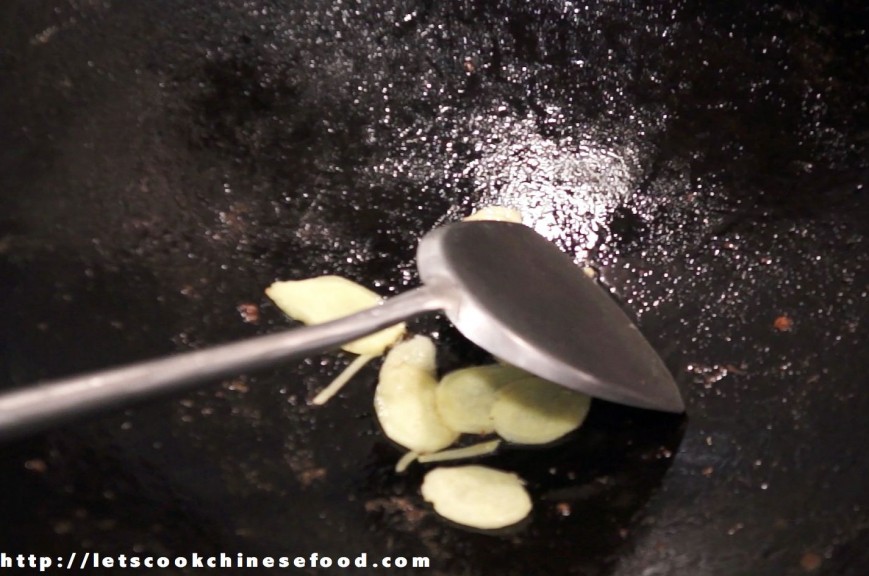 Chinese Recipe Braised Fish Head with Bean Curd Stick (中式食譜：紅燒魚頭)